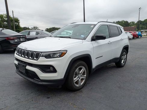Used 2024 Jeep Compass Latitude AWD/4WD image 8
