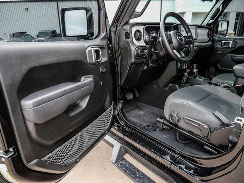 Used 2025 Jeep Wrangler Sport AWD/4WD image 43