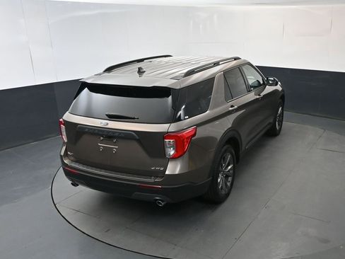 Used 2021 Ford Explorer XLT w/ Equipment Group 202A AWD/4WD image 32