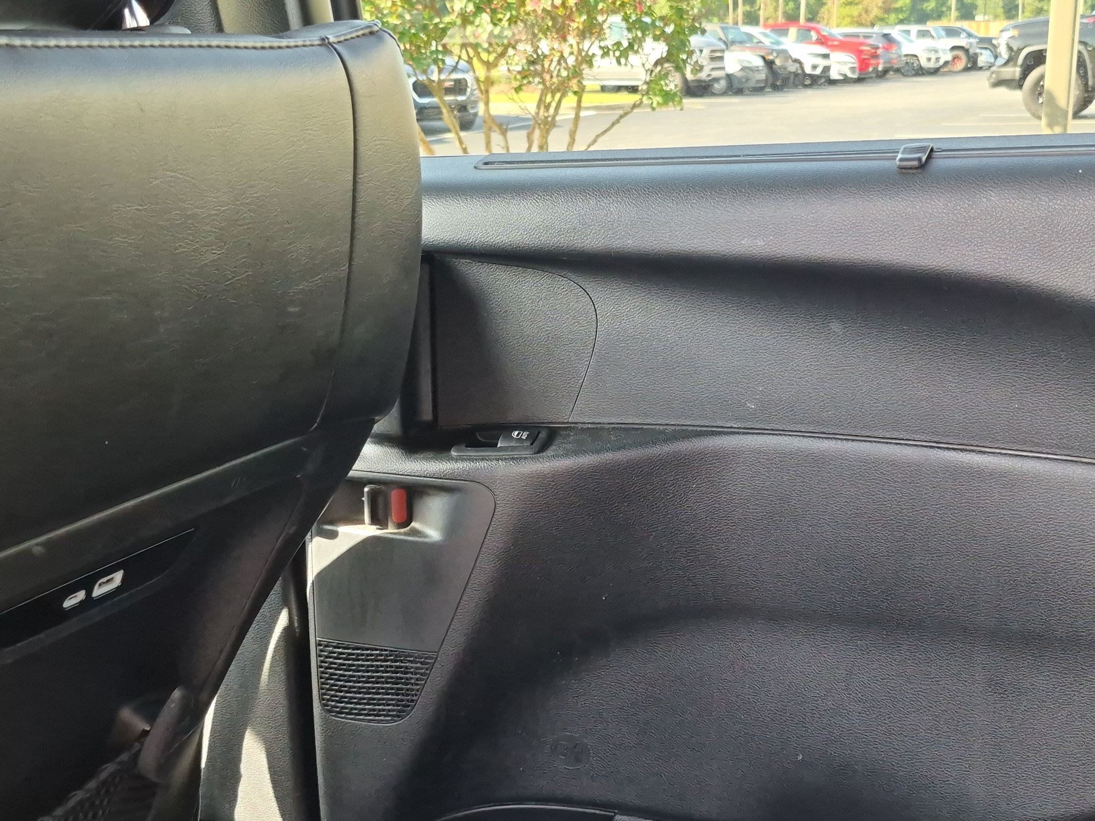 Used 2025 Chrysler Pacifica Select FWD image 19