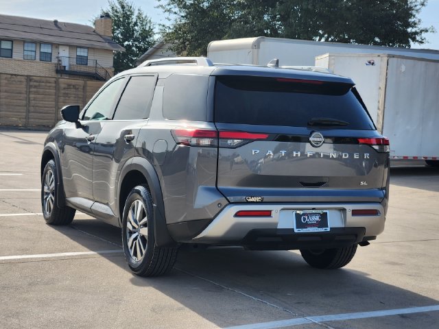 Used 2025 Nissan Pathfinder SL FWD image 3