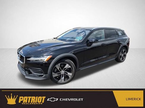 Used 2020 Volvo V60 T5 Cross Country AWD/4WD image 1
