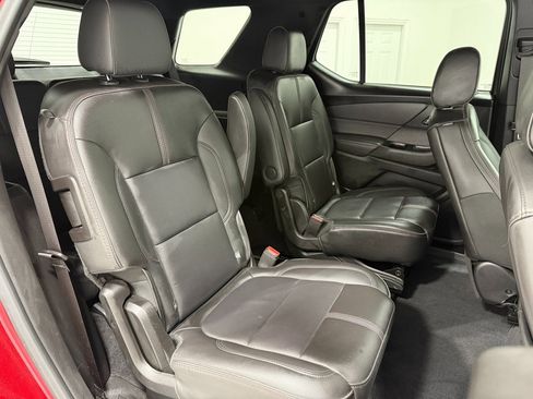 Used 2023 Chevrolet Traverse RS image 36
