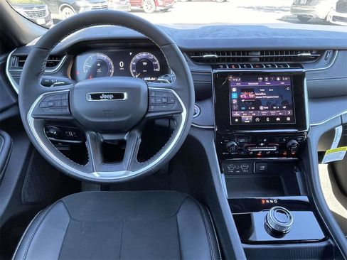 New 2025 Jeep Grand Cherokee Altitude image 11