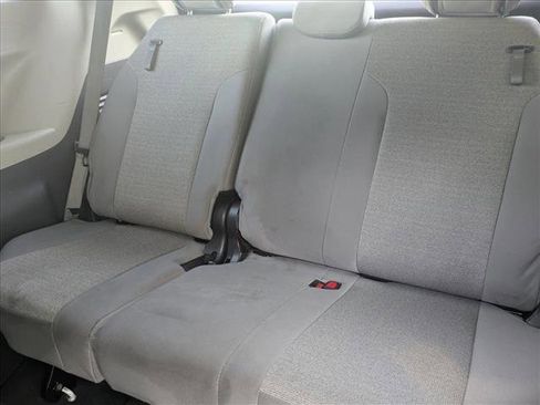 Used 2024 Toyota Sienna LE image 18