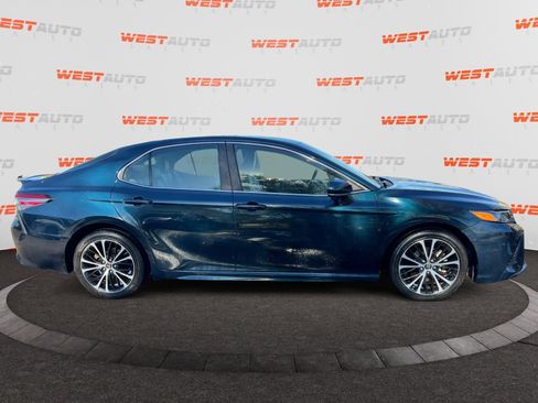 Used 2018 Toyota Camry LE image 6