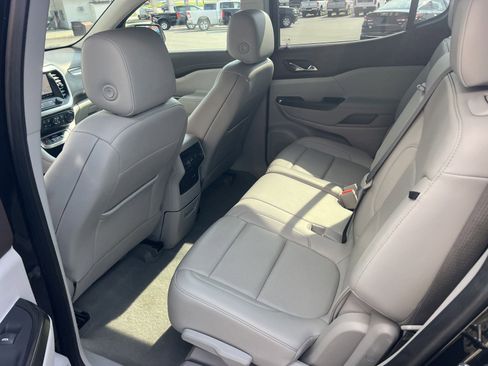 Used 2023 GMC Acadia SLT image 24