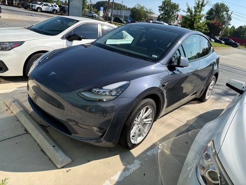 Used 2023 Tesla Model Y Long Range AWD/4WD image 3