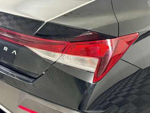 Used 2025 Hyundai Elantra SE image 32