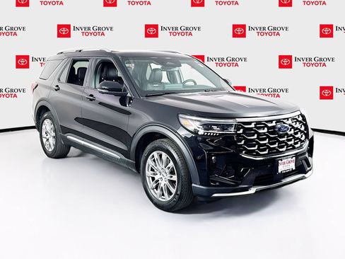 Used 2025 Ford Explorer Platinum AWD/4WD image 3