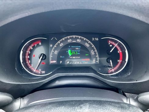 Used 2025 Toyota RAV4 XLE AWD/4WD image 25