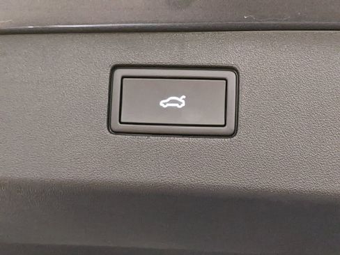 New 2025 Volkswagen Tiguan SE R-Line image 29