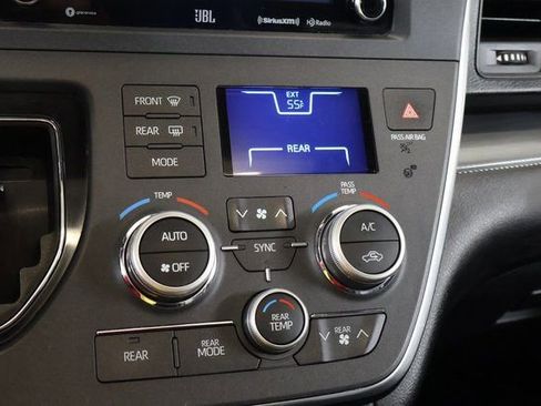 Used 2019 Toyota Sienna SE image 19