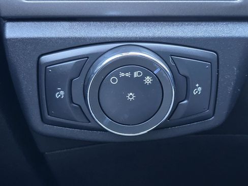 Used 2017 Ford Fusion SE w/ Fusion SE Technology Package image 11