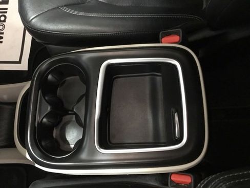 Used 2022 Chrysler Pacifica Touring-L image 39