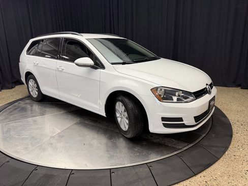 Used 2015 Volkswagen Golf S image 6