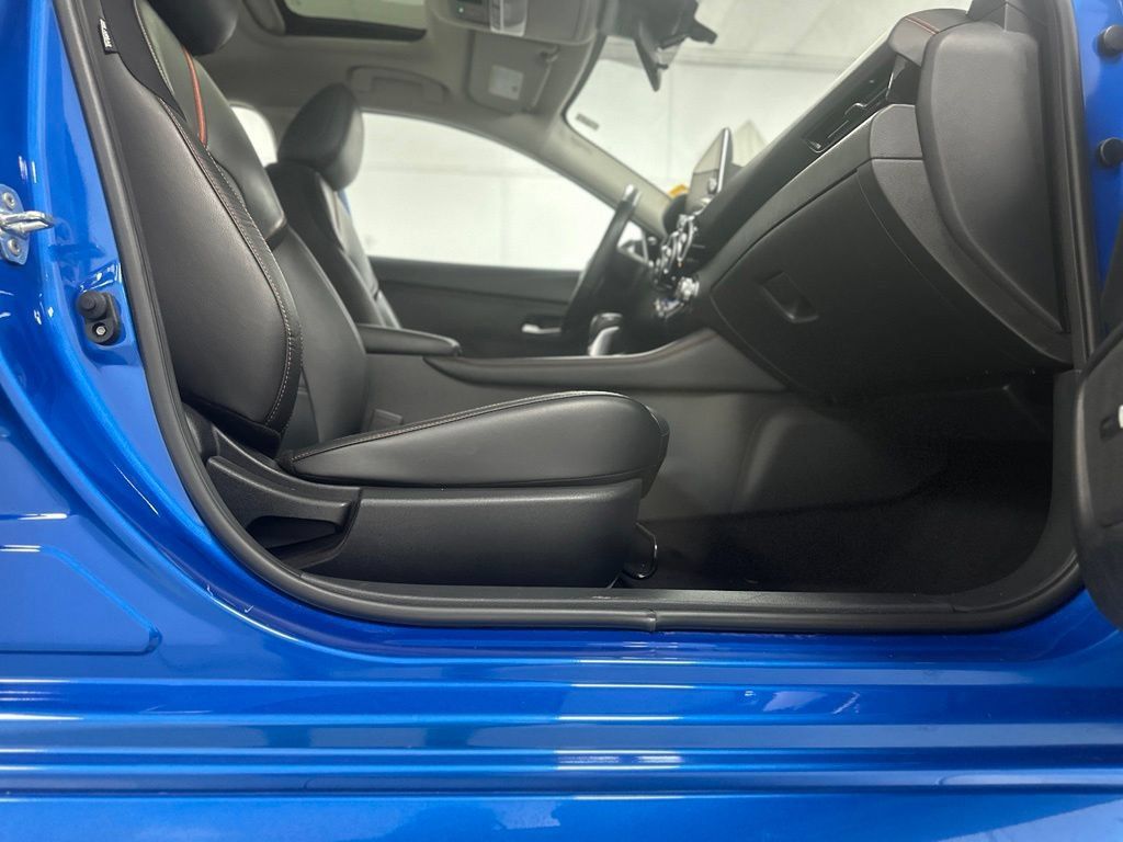 Used 2025 Nissan Sentra SR w/ SR Premium Package FWD image 21