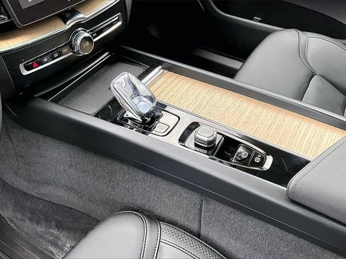 Certified 2026 Volvo XC60 B5 Plus w/ Climate Package image 18