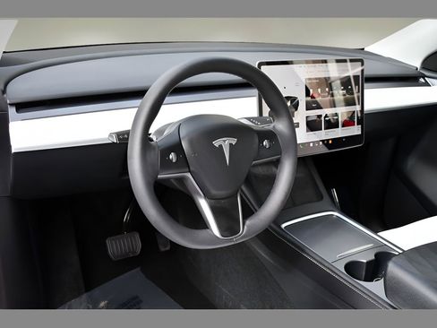 Used 2024 Tesla Model Y Long Range AWD/4WD image 13