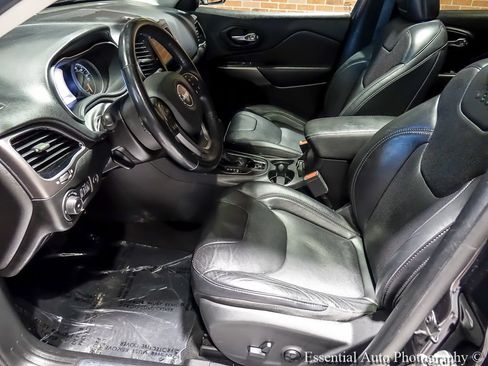 Used 2021 Jeep Cherokee Limited AWD/4WD image 12