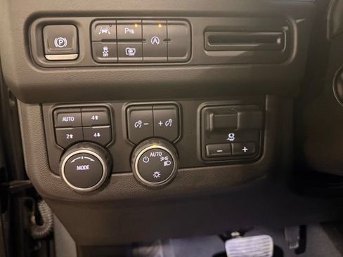 Used 2023 Chevrolet Suburban RST w/ Sport Performance Package AWD/4WD image 31