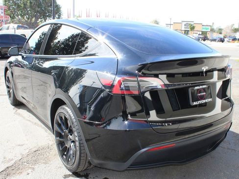 Used 2023 Tesla Model Y Long Range image 12
