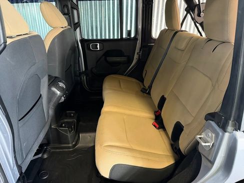 Used 2018 Jeep Wrangler Unlimited Sport S AWD/4WD image 16