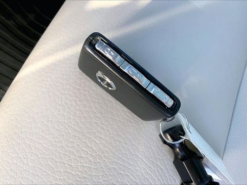 Used 2022 Volvo XC90 T6 Momentum w/ Advanced Package image 15