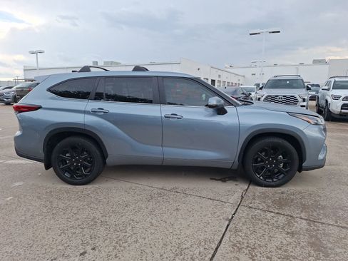 Used 2023 Toyota Highlander LE FWD image 7