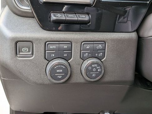 Used 2023 Chevrolet Silverado 1500 High Country w/ High Country Premium Package image 17