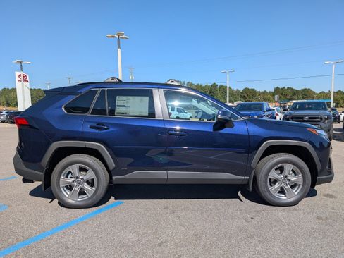 New 2025 Toyota RAV4 XLE image 6