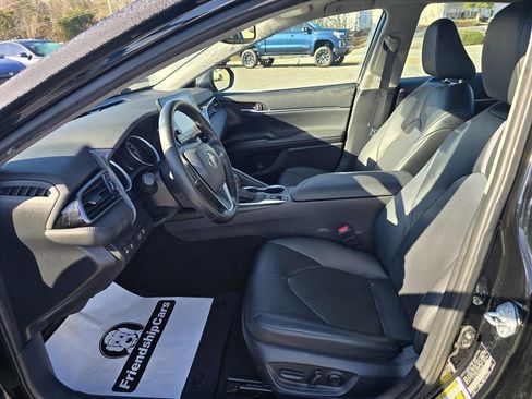 Used 2022 Toyota Camry XLE image 11