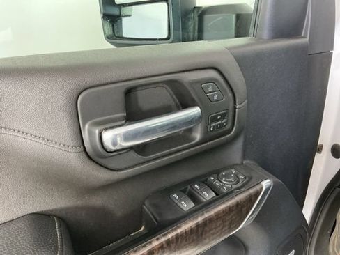 Used 2022 GMC Sierra 3500 Denali AWD/4WD image 8