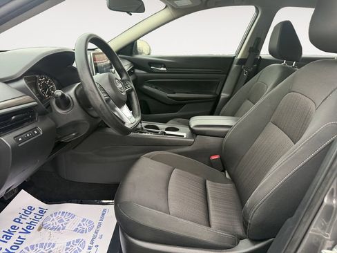 Used 2025 Nissan Altima 2.5 SV FWD image 9