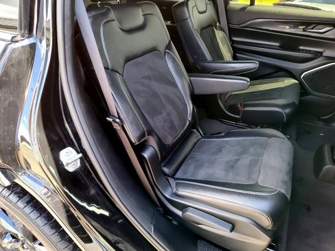 Used 2021 Jeep Grand Cherokee L Laredo image 23