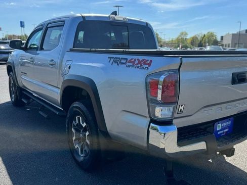 Used 2023 Toyota Tacoma TRD Off-Road AWD/4WD image 7