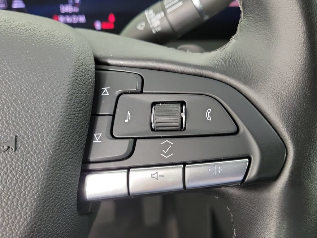 Used 2025 Cadillac XT4 Premium Luxury FWD image 21