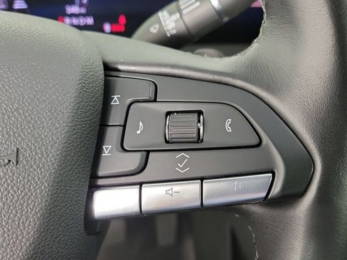 Used 2025 Cadillac XT4 Premium Luxury FWD image 21