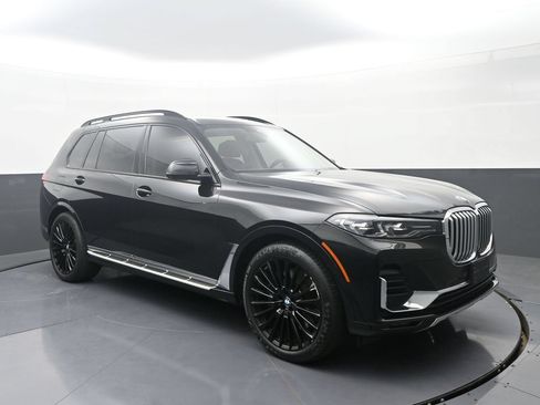 Used 2022 BMW X7 xDrive40i w/ Executive Package AWD/4WD image 3