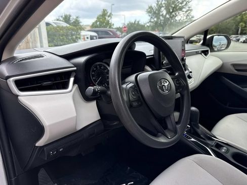 Used 2022 Toyota Corolla LE FWD image 23