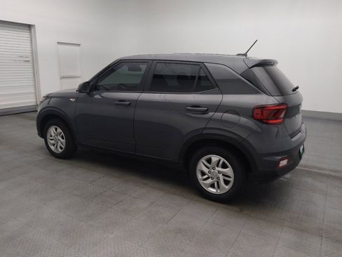 Used 2023 Hyundai Venue SE FWD image 3
