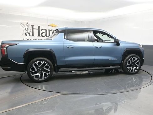 Used 2025 Chevrolet Silverado EV RST AWD/4WD image 31