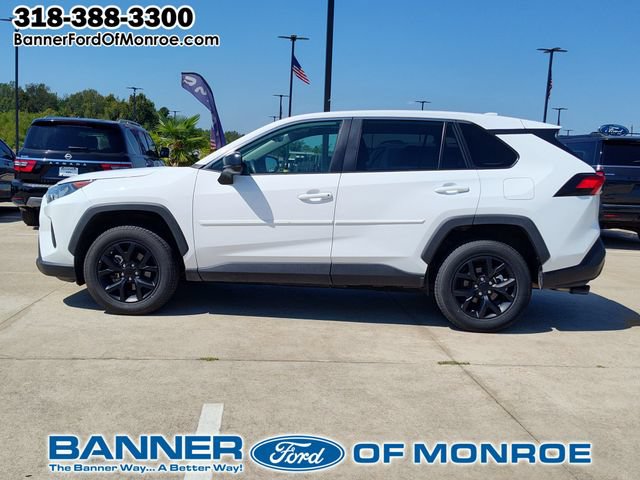 Used 2022 Toyota RAV4 LE FWD image 3