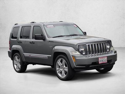Used 2012 Jeep Liberty Limited Jet w/ Comfort/Convenience Group image 4