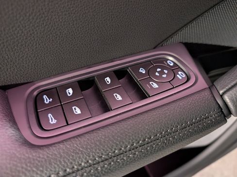 Used 2025 Porsche Cayenne S image 21