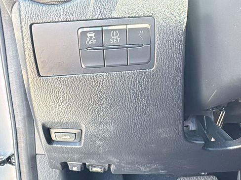 Used 2019 Toyota Yaris LE FWD image 14