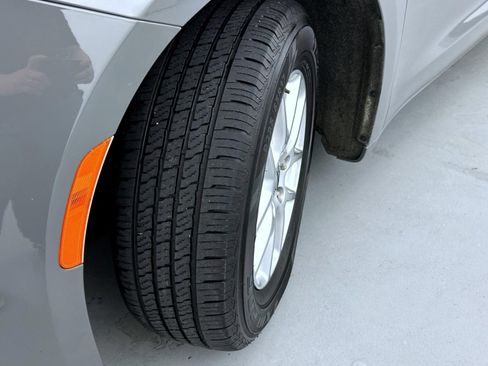 Certified 2023 Chrysler Pacifica Touring-L FWD image 21