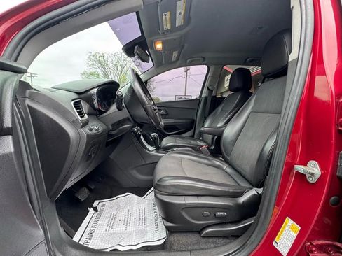 Used 2019 Chevrolet Trax LT w/ LT Convenience Package FWD image 20