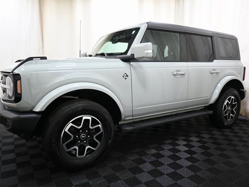 Used 2022 Ford Bronco Outer Banks image 5