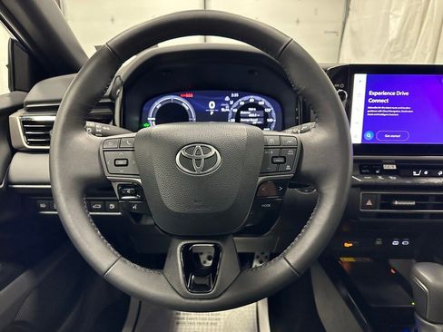 Used 2025 Toyota Camry XSE image 18
